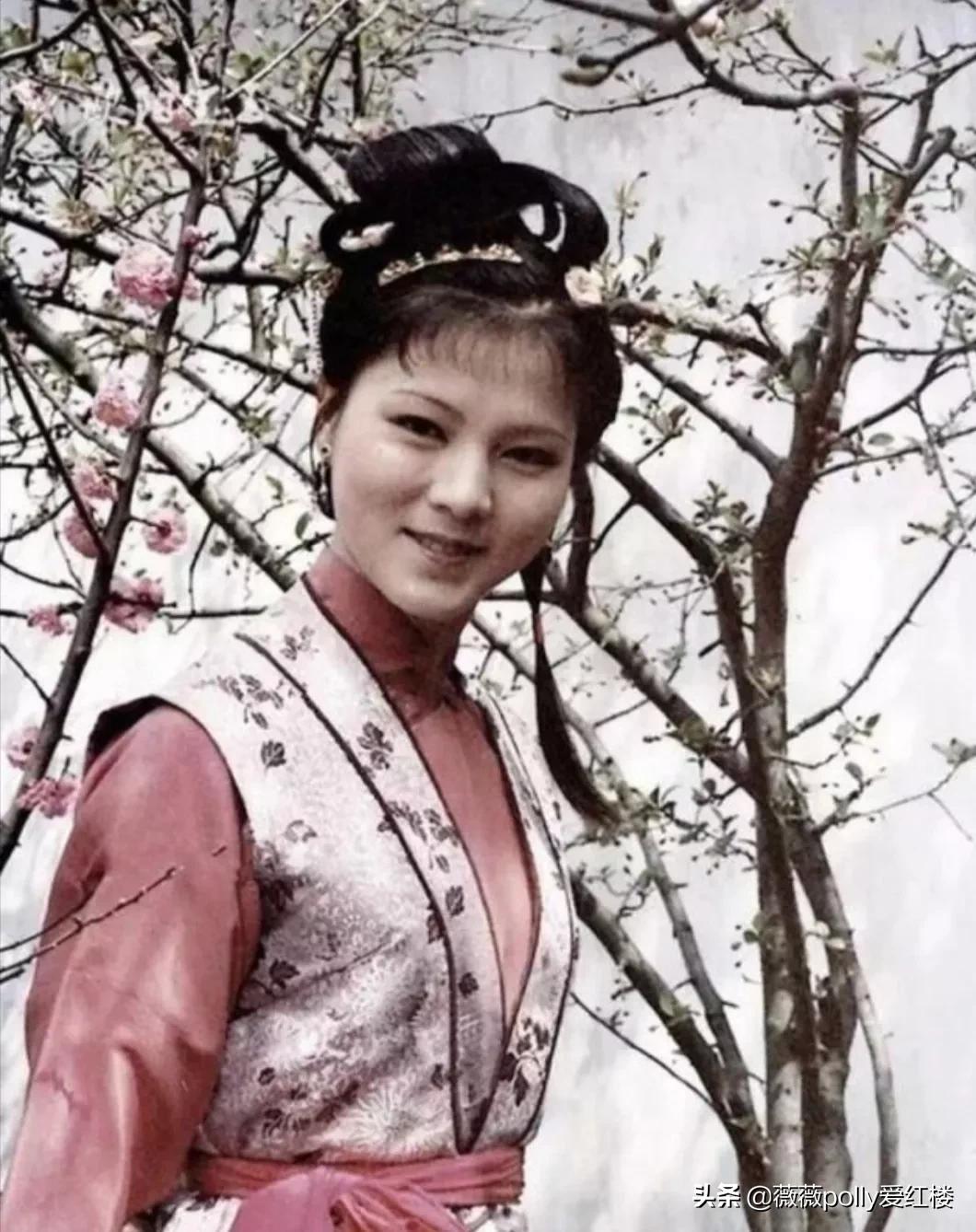 王夫人为什么让薛宝钗管理大观园,王夫人提拔袭人