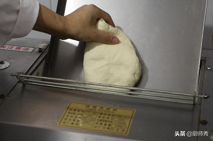 煮饺子的正确方法要放油吗视频,饺子冷水下锅还是热水下锅不破皮