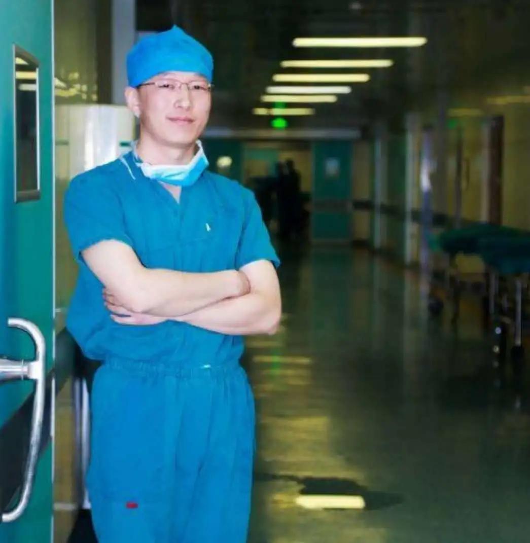 医院监控拍下的惊魂视频,医院监控下惊心动魄的一幕