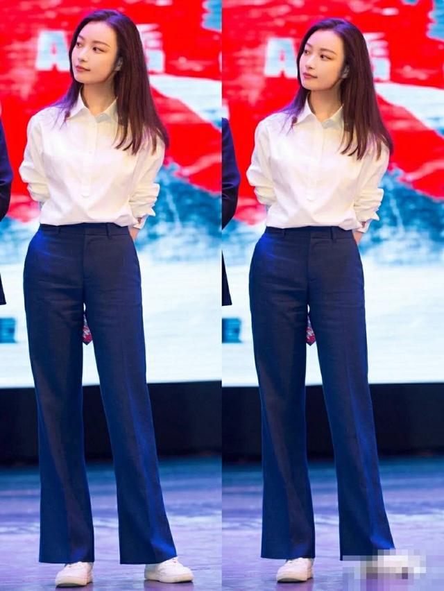 女士小白鞋的正确穿搭视频,小白鞋女如何搭配好看图