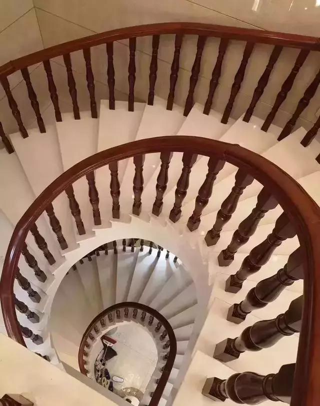 旋转楼梯石材量尺,旋转楼梯的石材做法大全