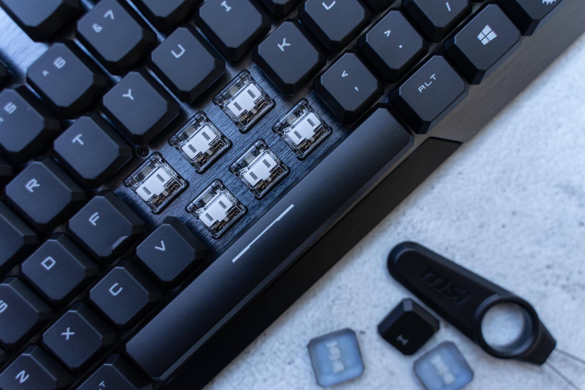 你觉得机械键盘黑轴好还是茶轴,机械键盘推荐茶轴黑轴