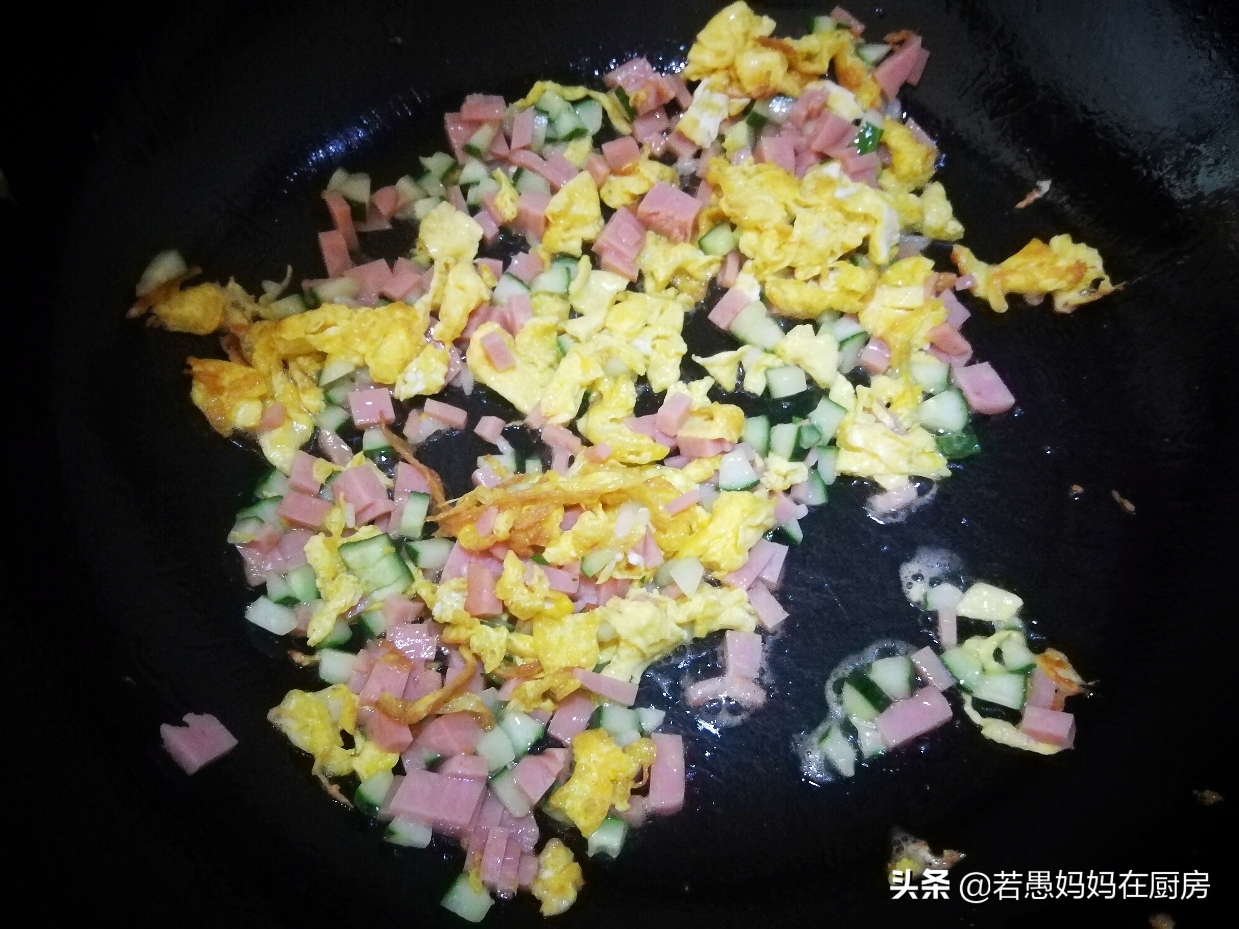 鸡翅包饭不用烤箱只用锅子,网红小吃鸡翅包饭视频