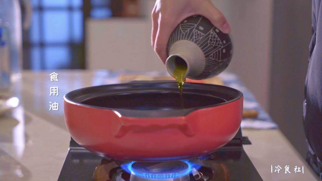 五分钟快手花甲米线，鲜辣爽口，一看就会，在家也轻能轻松搞定