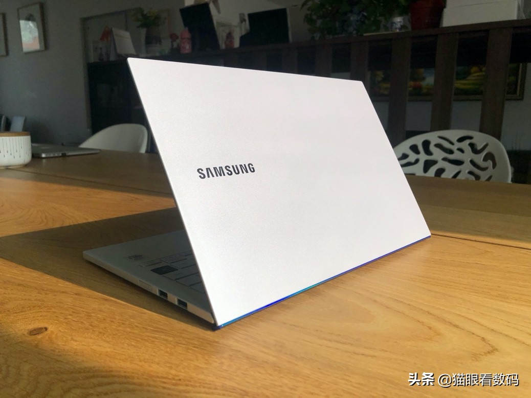 三星galaxybookion15寸,三星galaxybookion屏幕配置