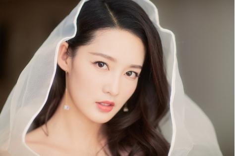 李沁鸡腿妆口红,李沁拿鸡腿涂口红