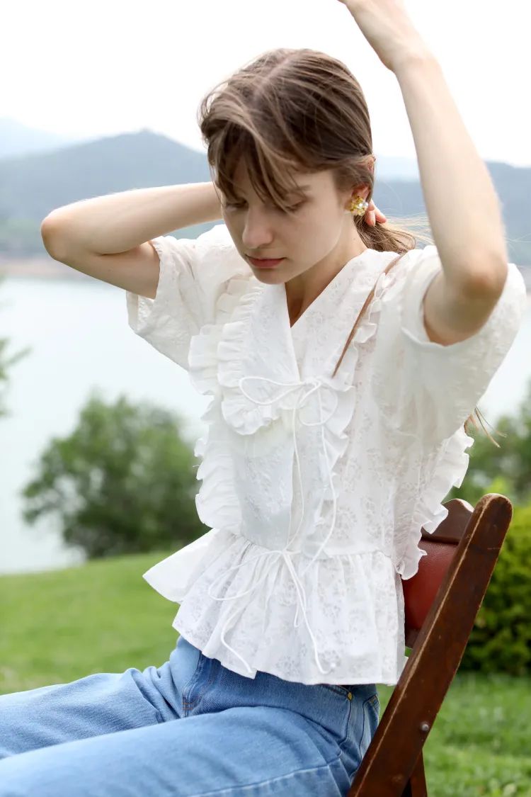 今年流行的衬衫带字母,今年流行衬衫长款花色