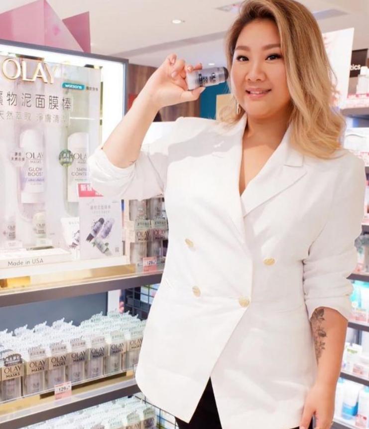 郑少秋之女郑欣宜拖200斤肉跳舞，减肥数次失败，遗传妈妈没办法