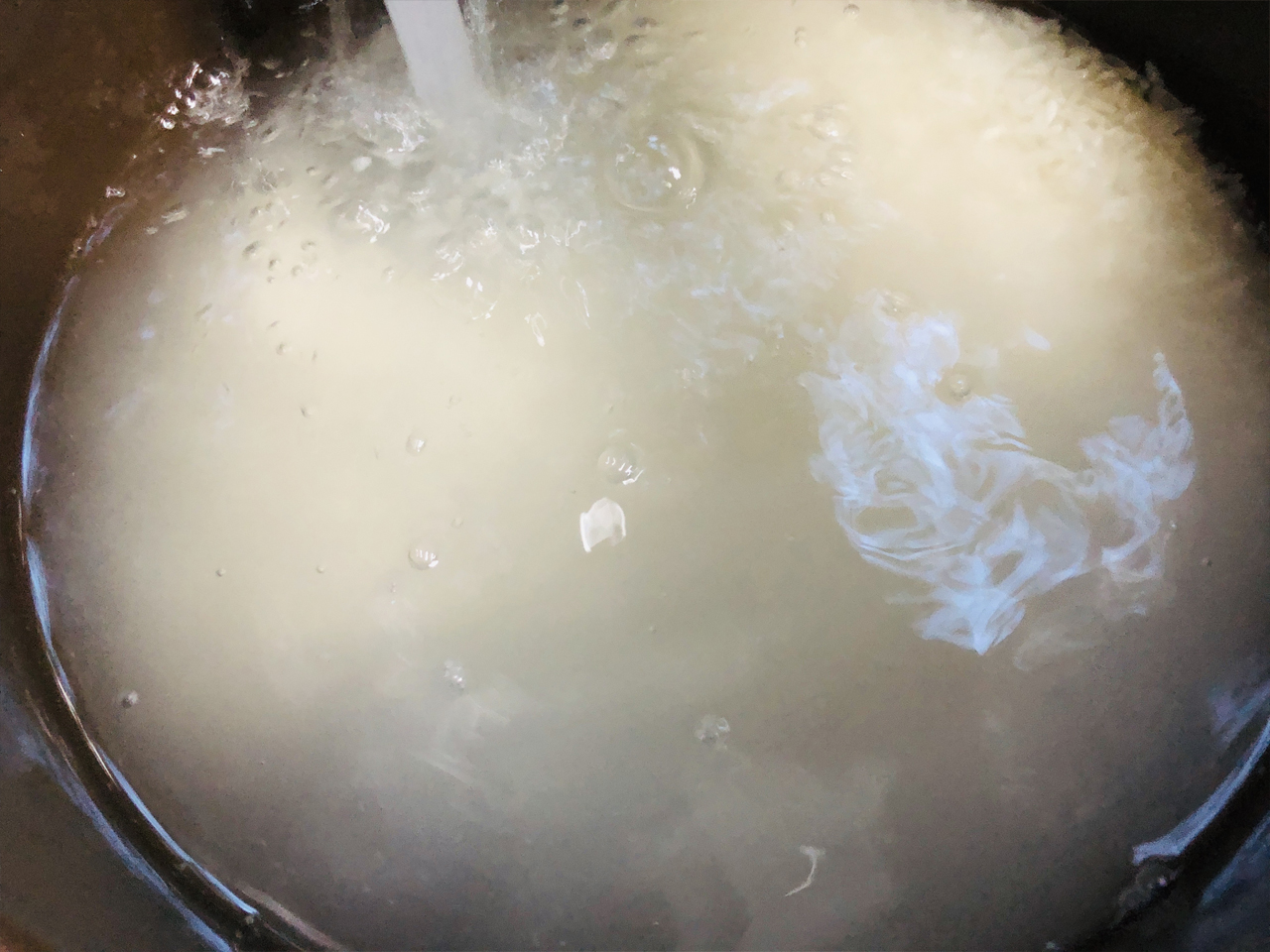 做白饭简单易学方法,煮白饭加什么又香又好吃