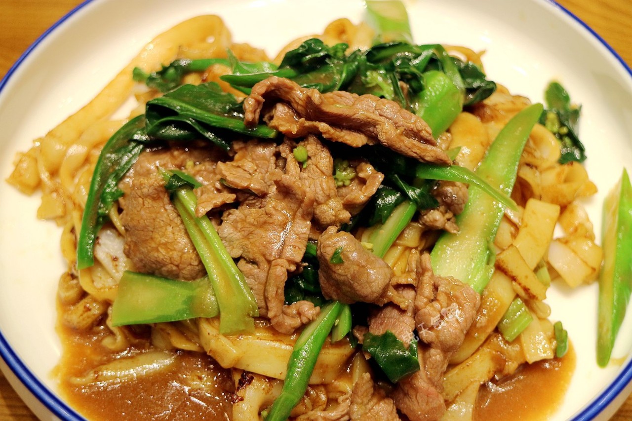 石磨现做现卖,一碗正宗的潮汕粿条