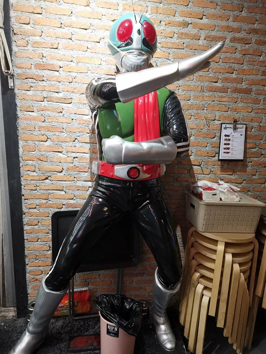 在泰国可以跟幪面超人•铁甲万能侠一起吃饭了