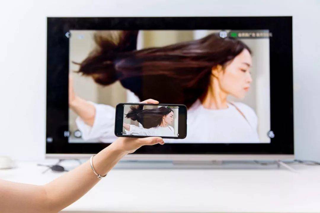 教你一招投屏到电脑,用手机投屏既能看电视又能玩手机