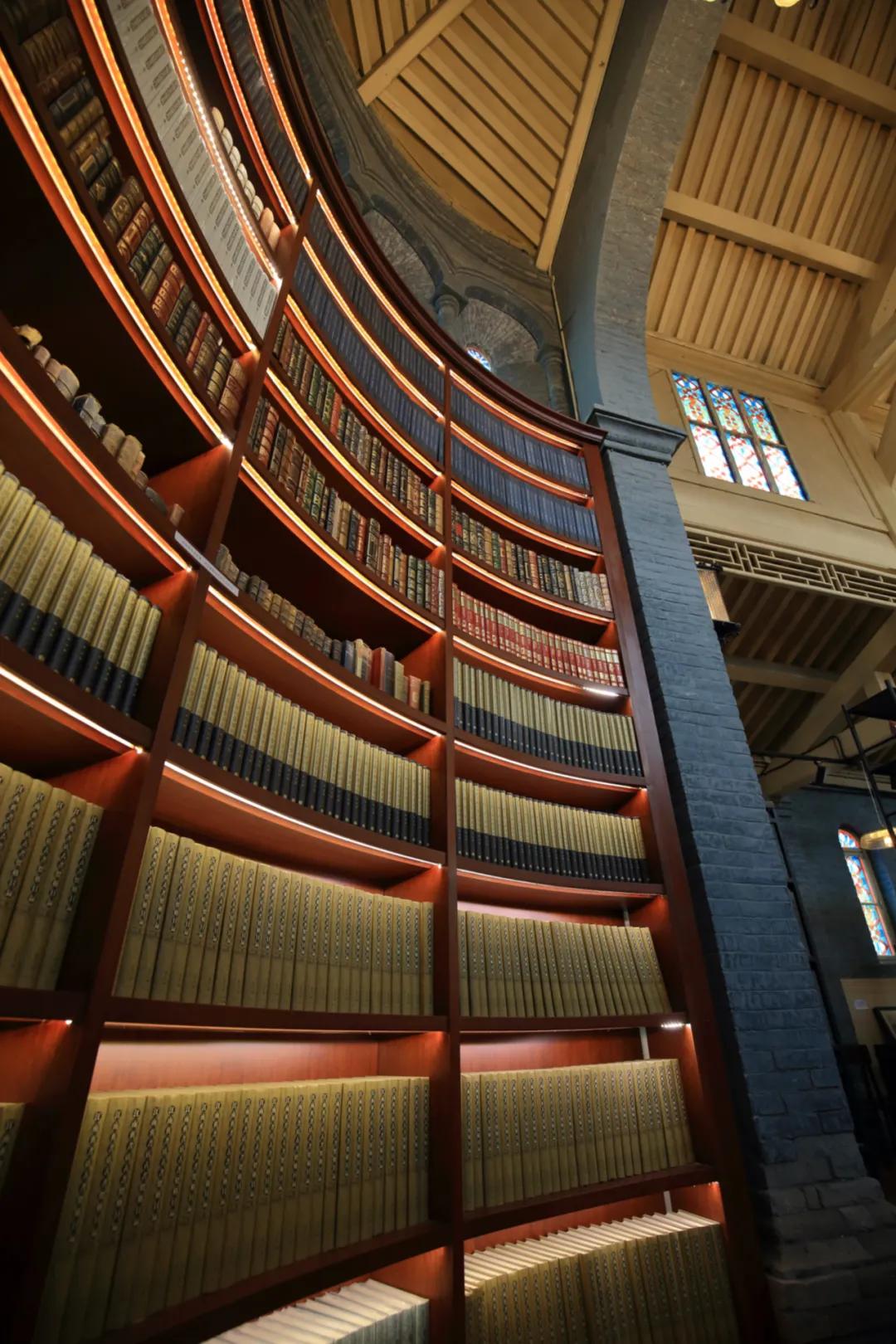 世界读书日让我们重回最美书店,新华书店围绕世界读书日说些什么