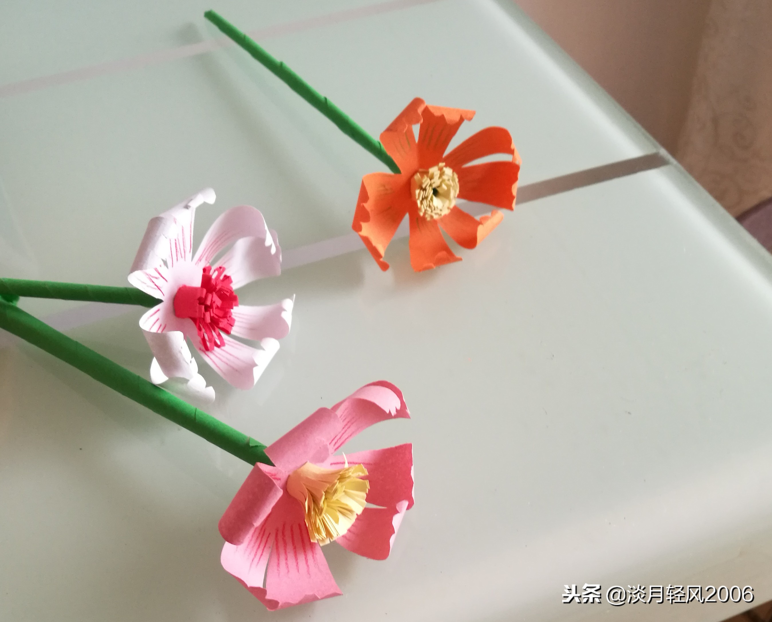 非常小的卡纸一束花手工制作,一枝花一张硬卡纸包装教程