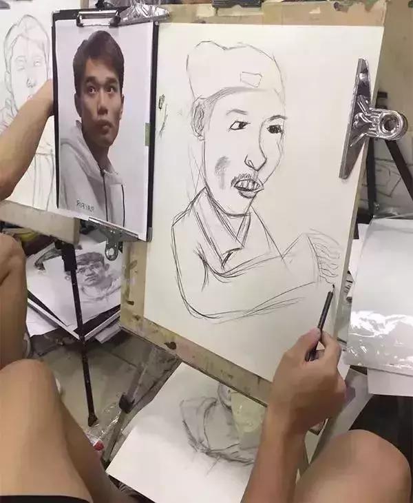 画素描时的动作细节描写作文,最难画的素描质感看看如何表现