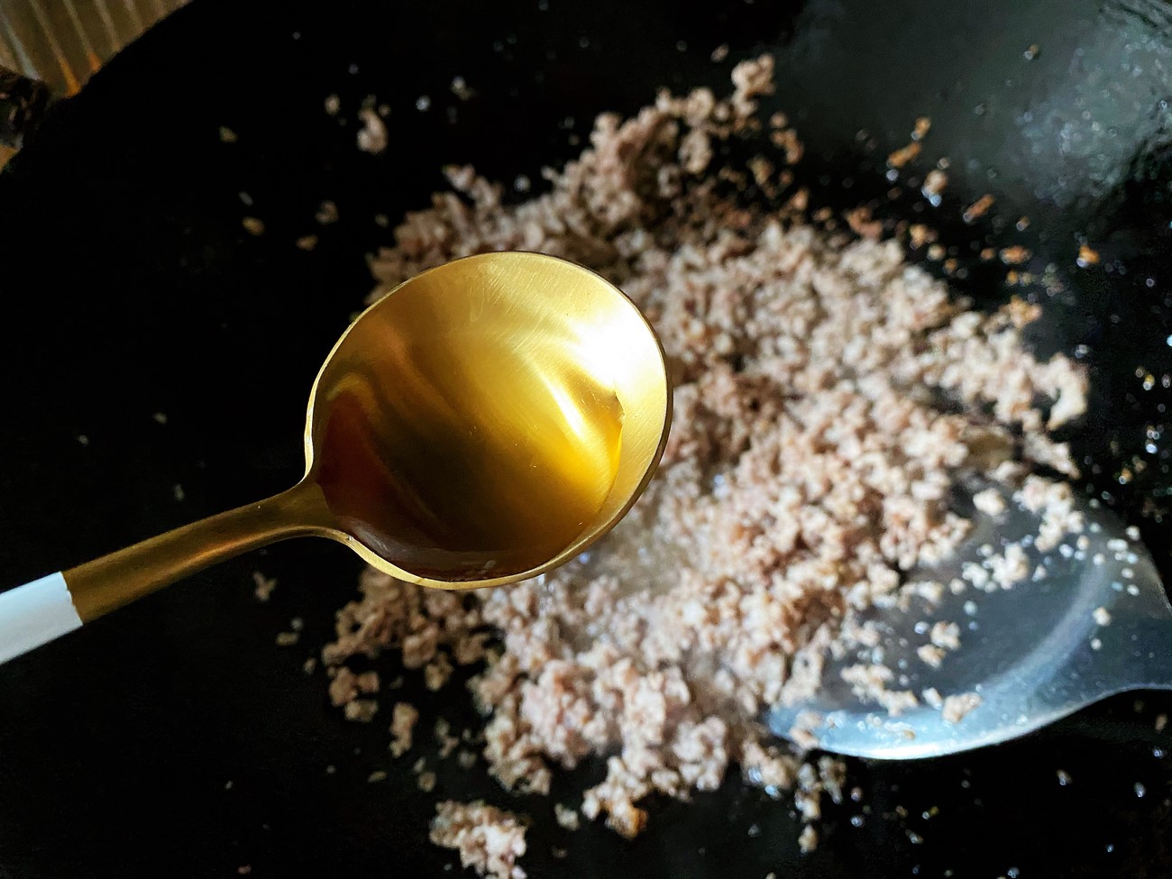 正宗酱肉包怎样做好吃,咸甜酱肉包做法步骤