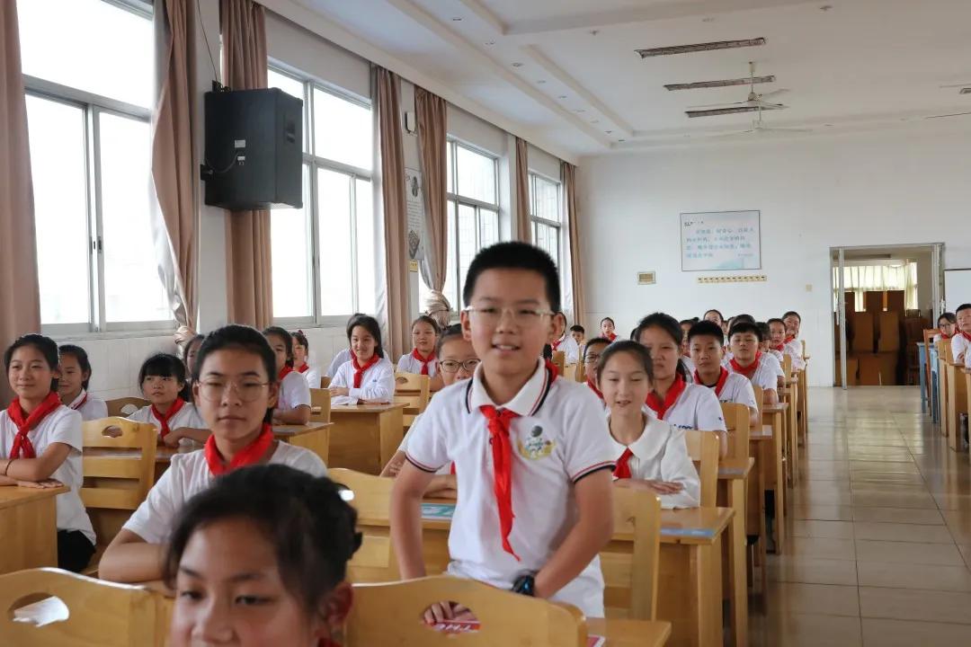 川港小学吴梦洁,川港小学吴梦洁回母校