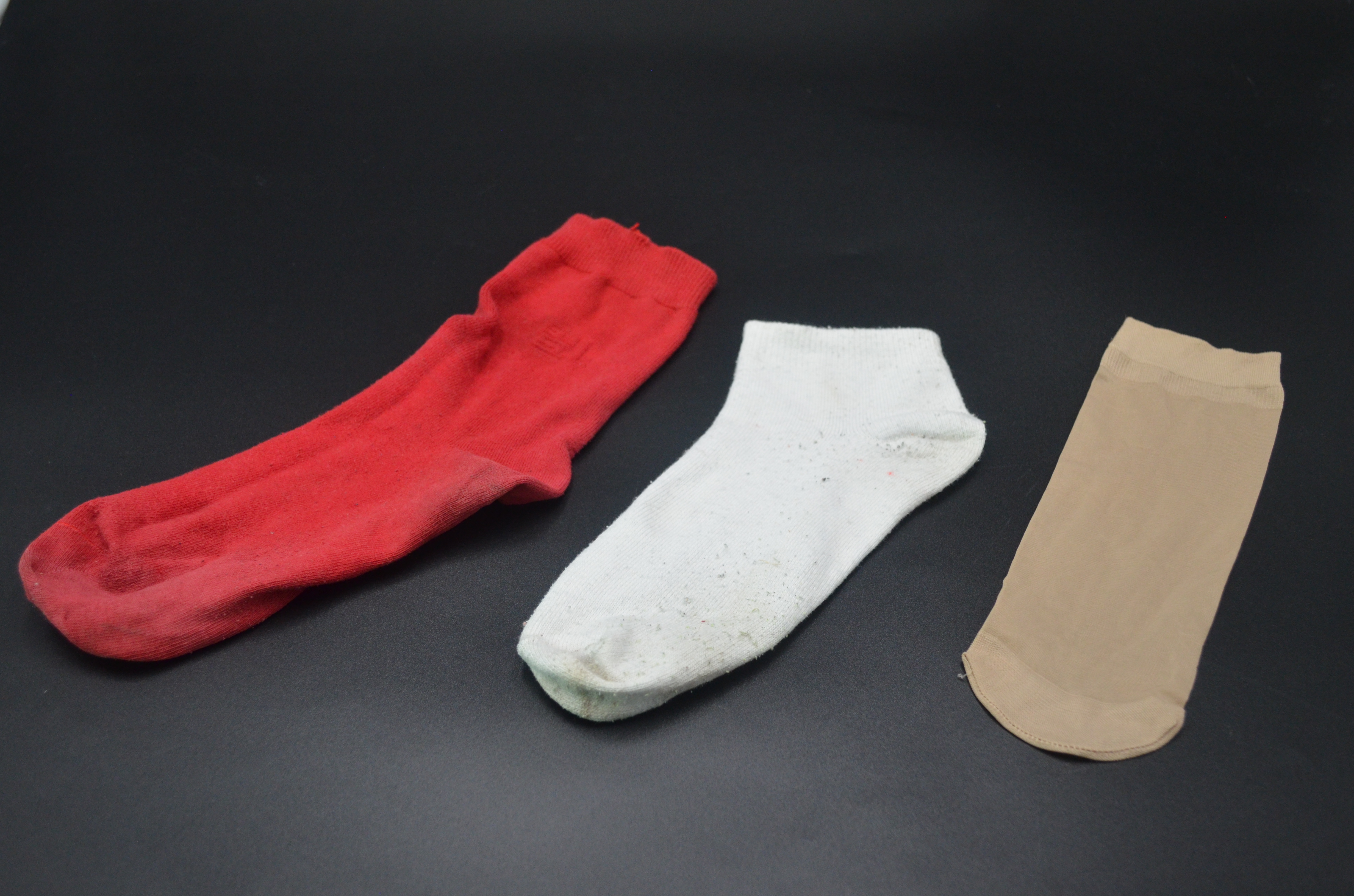 破旧袜子千万别扔变废为宝,旧袜子可以丢吗