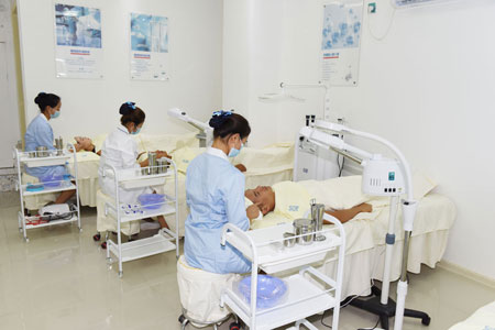 额头上痘痘一直不消怎么办,额头碰了个大包一直不消怎么办