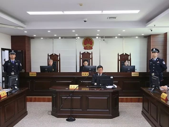 十八名套路贷团伙成员,90后黑老大带领14人疯狂套路贷