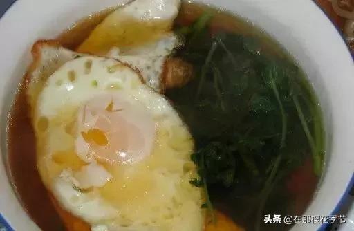 一位客家妈妈用艾草煮水给儿子洗澡，结果万万没想到...