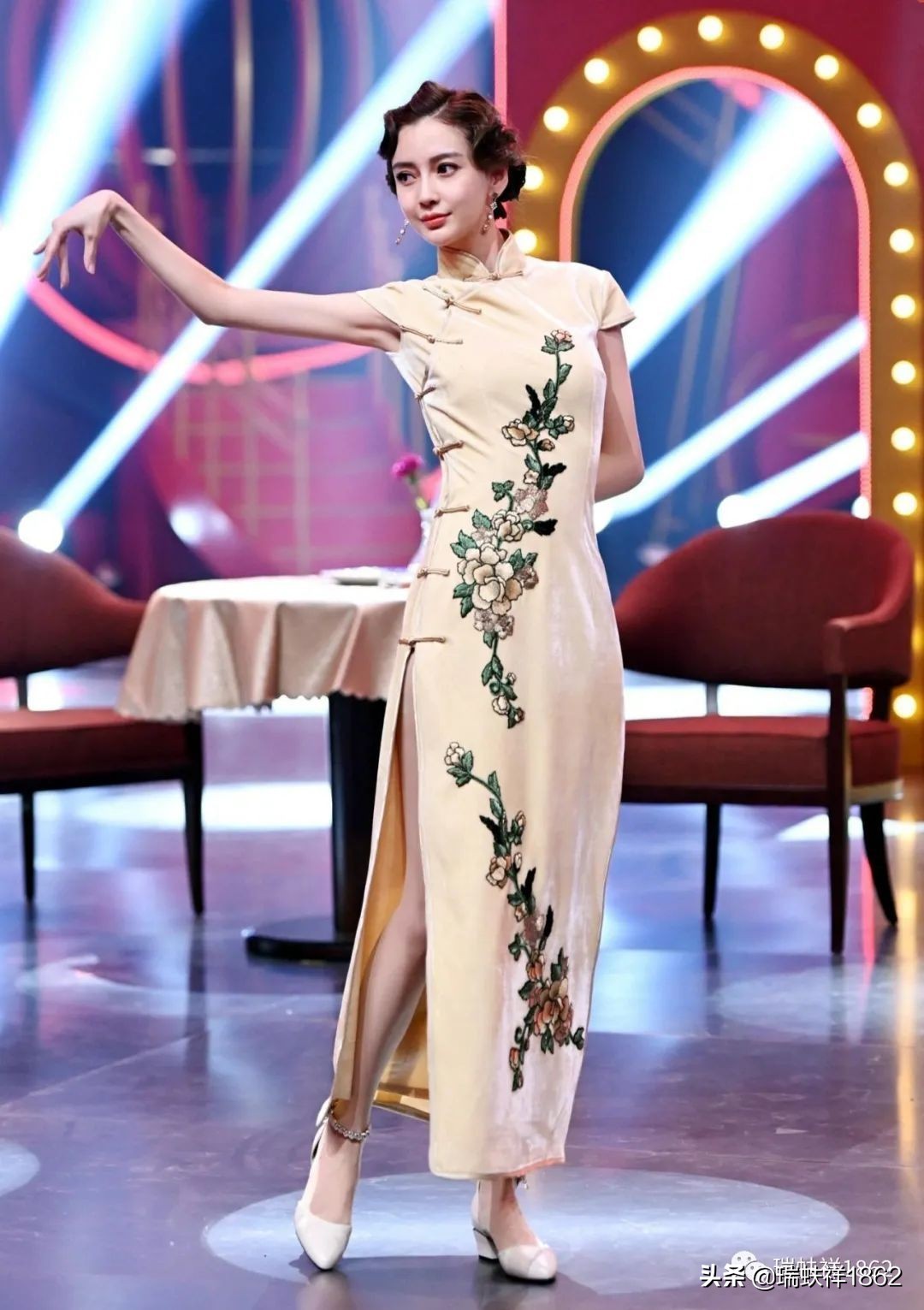 520送她一束玫瑰花,520送女朋友的旗袍