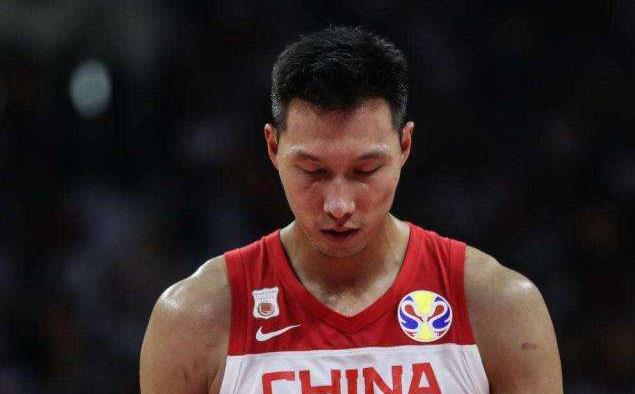 少年曾有凌云志洗尽铅华也从容！16年巅峰低谷，易建联的篮球人生