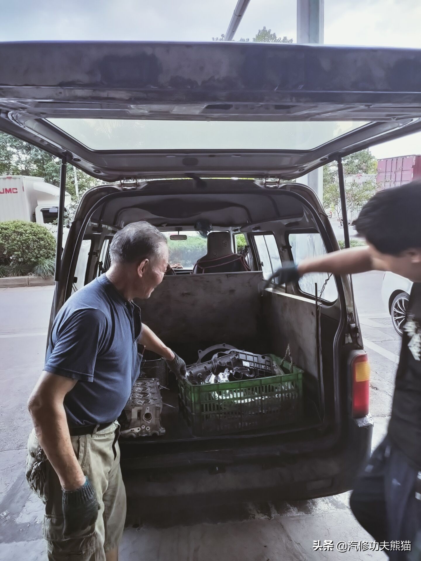 大众夏朗2014款2.0t标配烧机油吗,2016款大众夏朗1.4t发动机烧机油