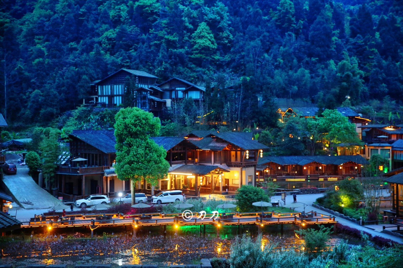 绳降是一种体验式的旅行，一种冒险