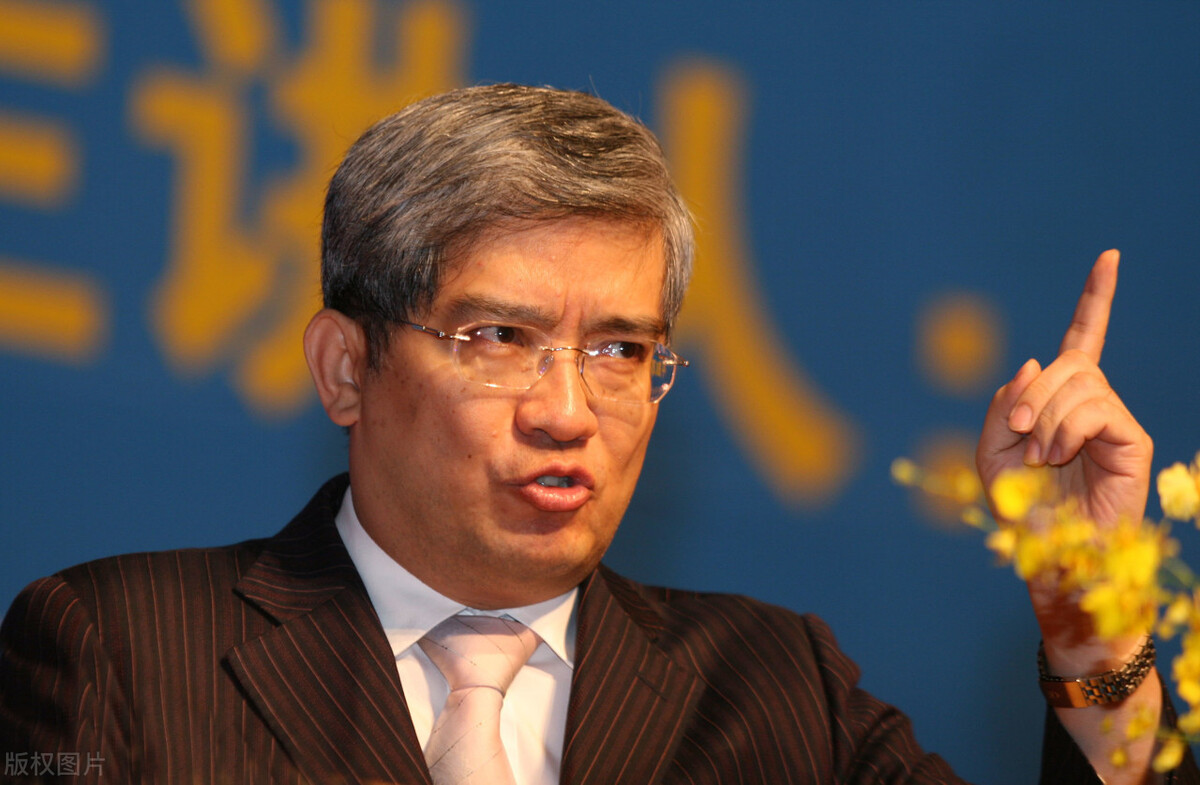 *咸平郎**教授：*养包**空姐3年，追回2套购房款，还差点送出900万债务