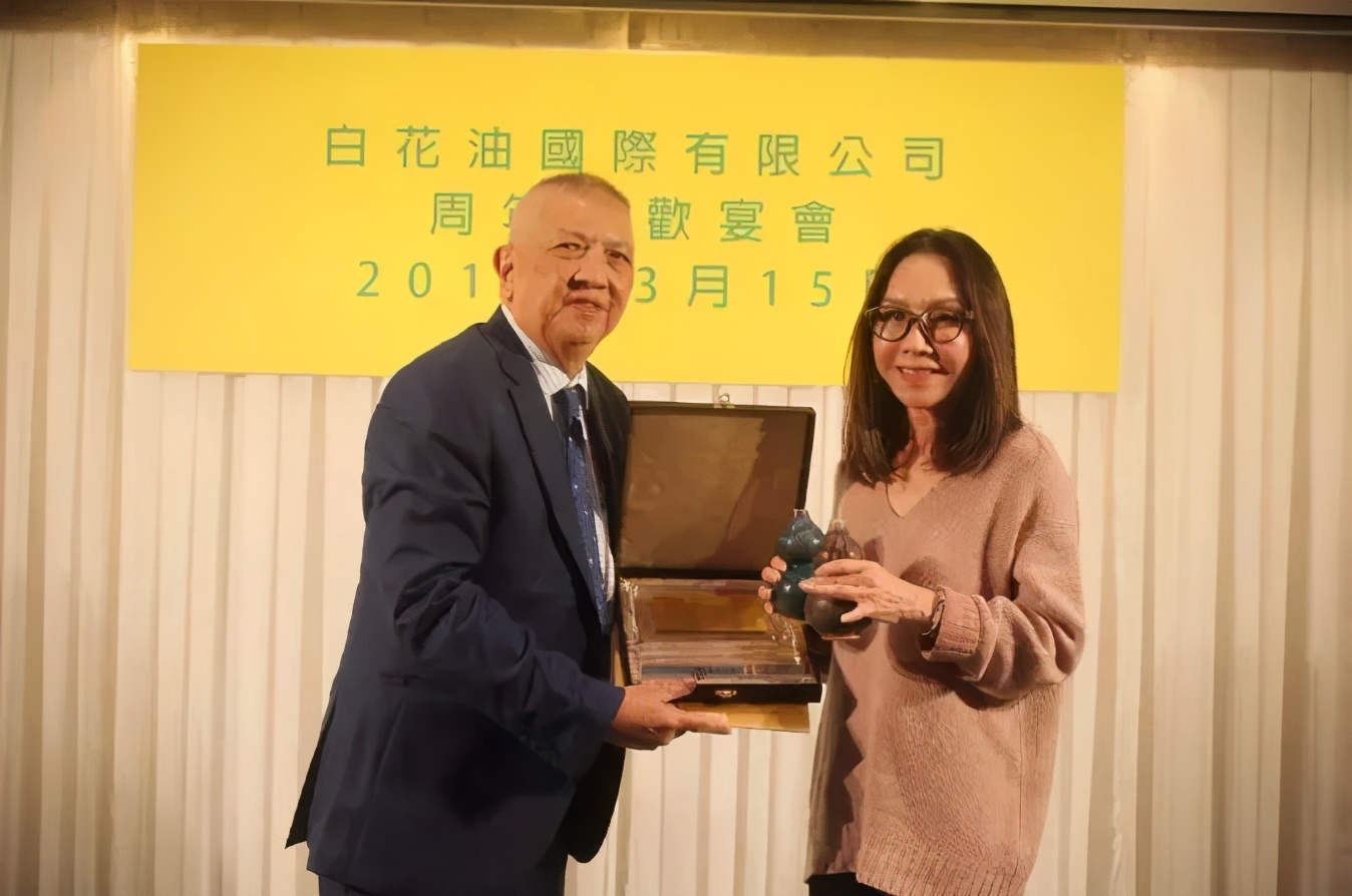 居家良药和兴白花油，起于福建，发迹星马，为什么有水仙花设计？