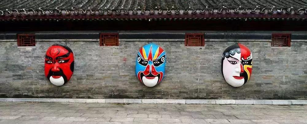 浓墨勾勒漾脸谱，薪火传承构新图