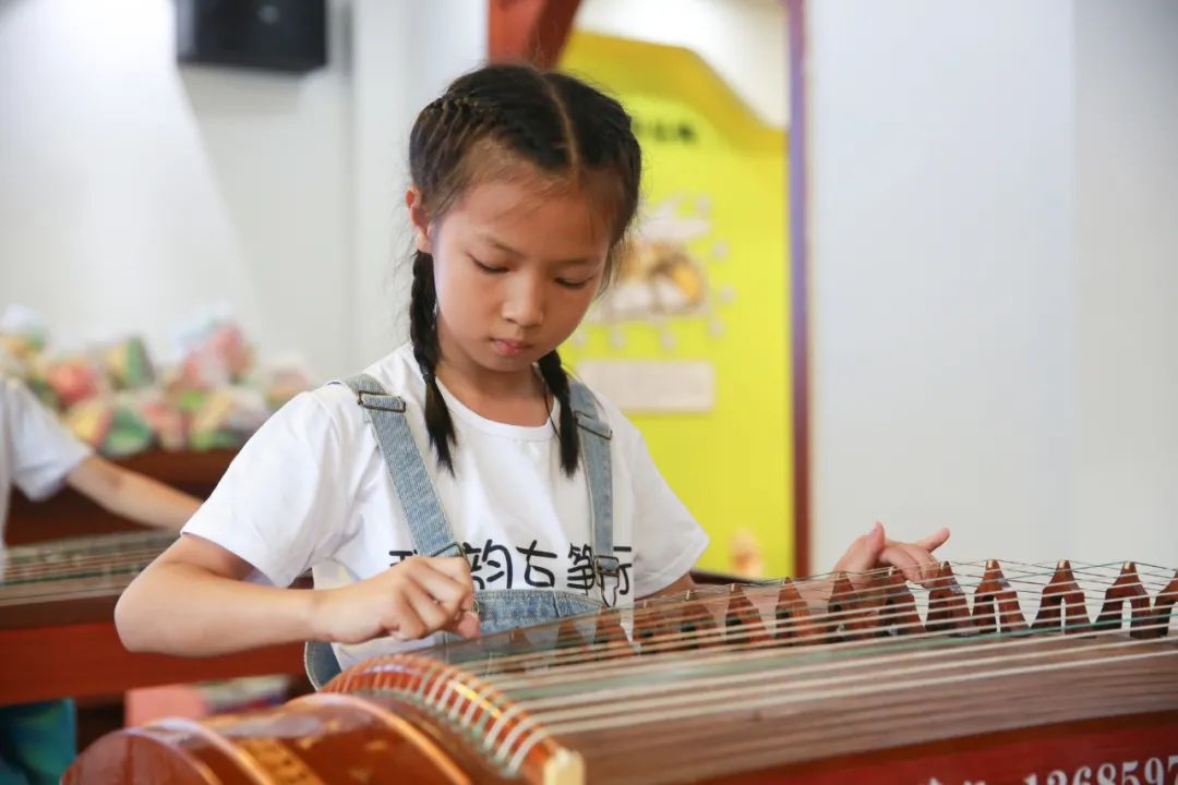 组图：武平县琴韵古筝行六一暨周年庆亲子活动圆满举行