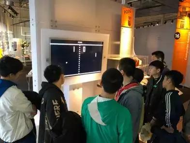这帮人要组织去斯坦福大学玩机器人，就是价格小贵，心痛