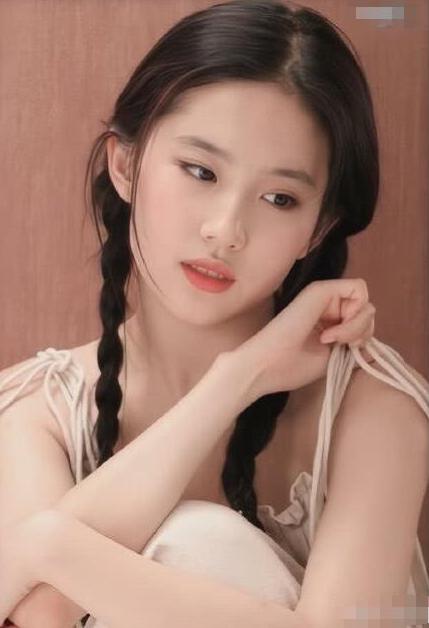 刘亦菲的写真旧照流出,刘亦菲白里透红豆瓣