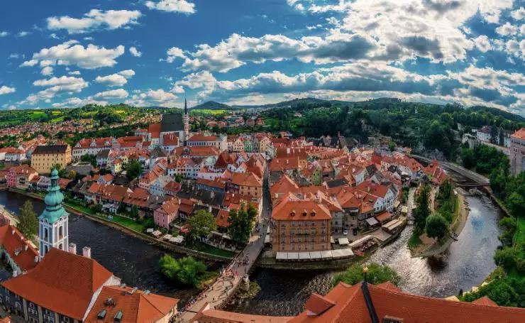 外国人为什么喜欢在游轮里玩,为什么西方人喜欢坐游轮