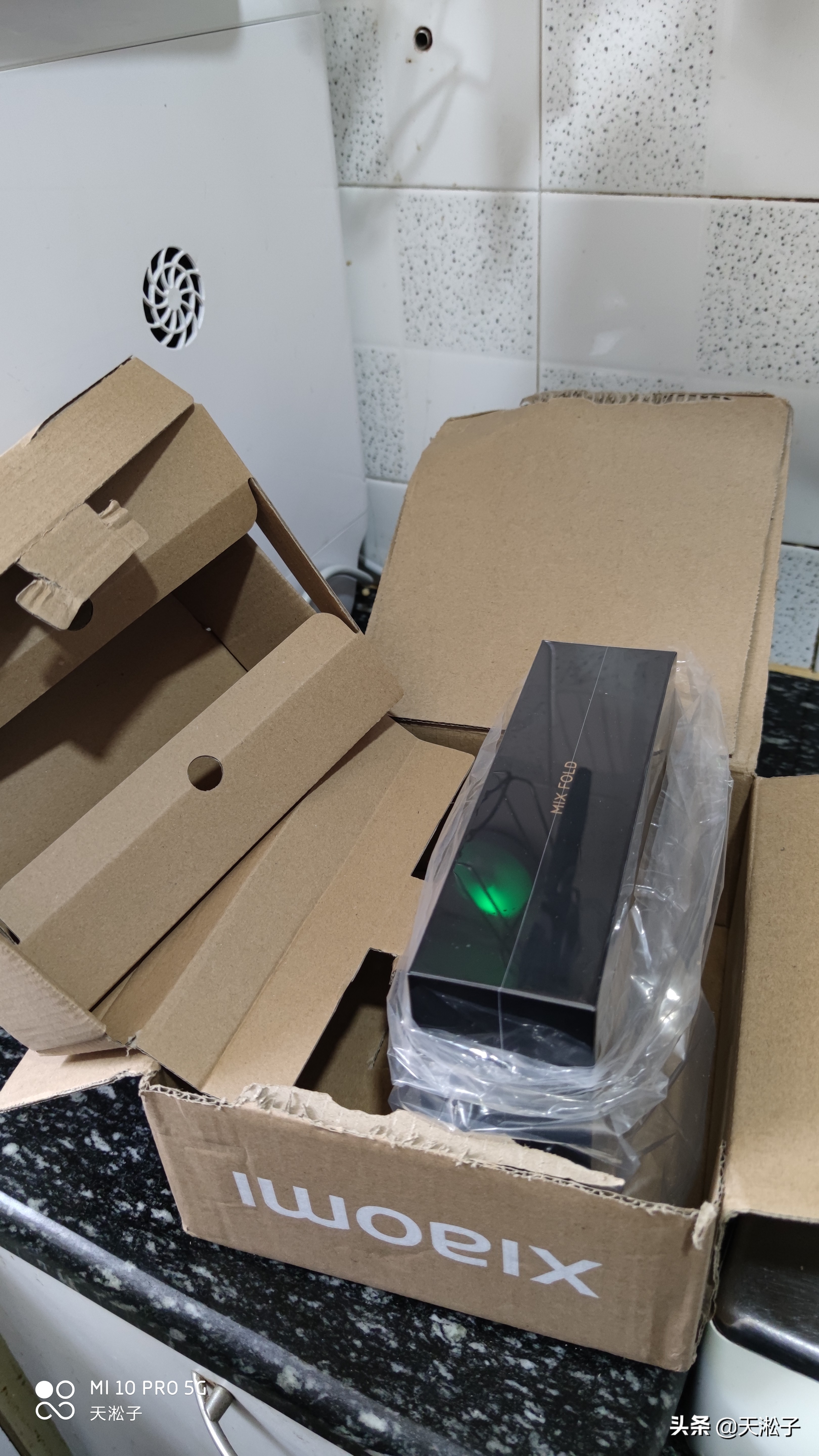 小米折叠屏手机mixfold,小米折叠屏手机mixfold开箱