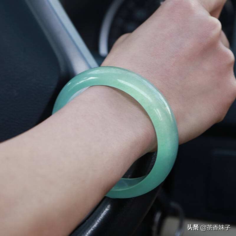 玉石手镯有裂缝能戴吗,玉石手镯长期不佩戴需要怎么保管