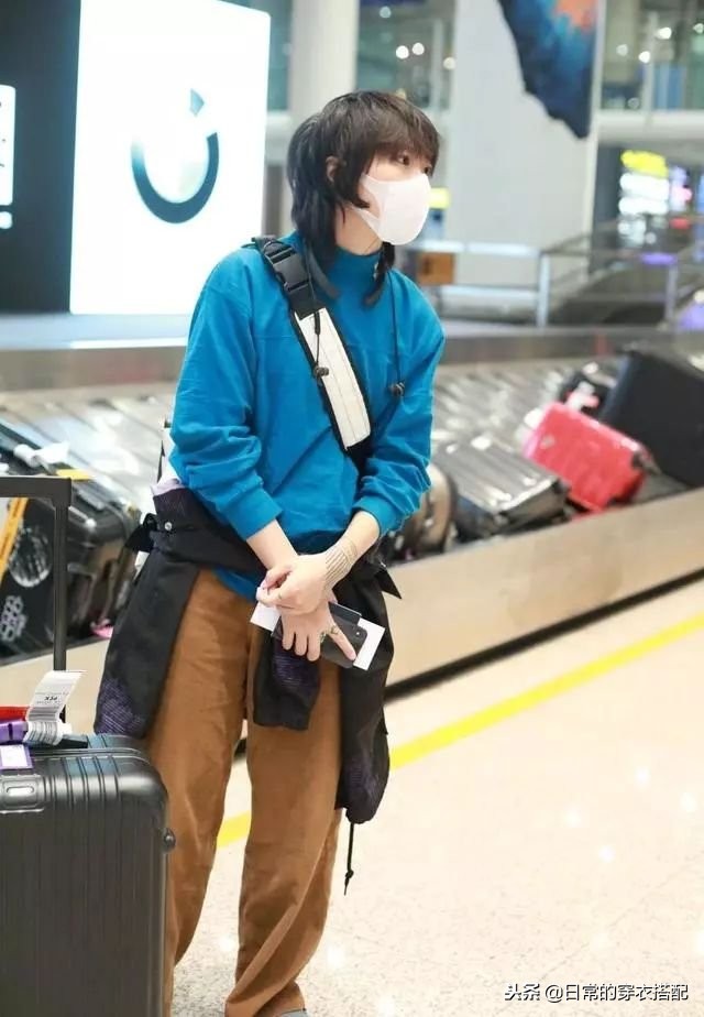 杨幂机场秀穿搭,机场走秀女明星