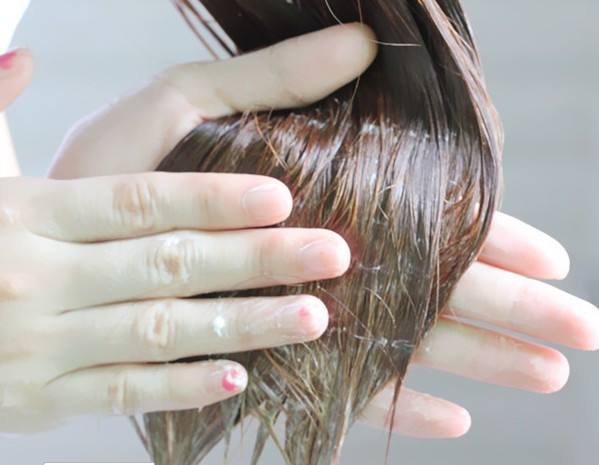 用了护发素头发好塌,用了护发素掉头发