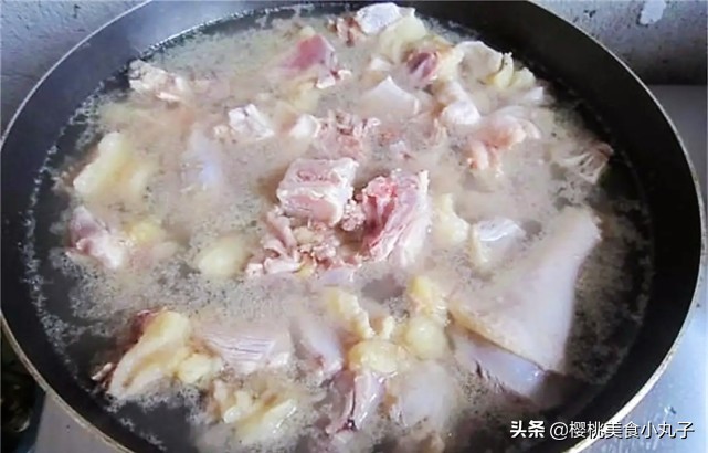 炖鸡时牢记三个调料不要放,炖鸡汤牢记4放5不放