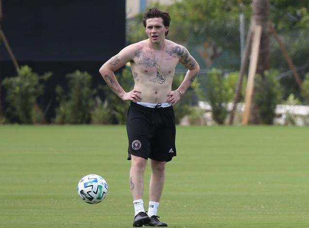 小贝肌肉全身照,小贝秀肌肉