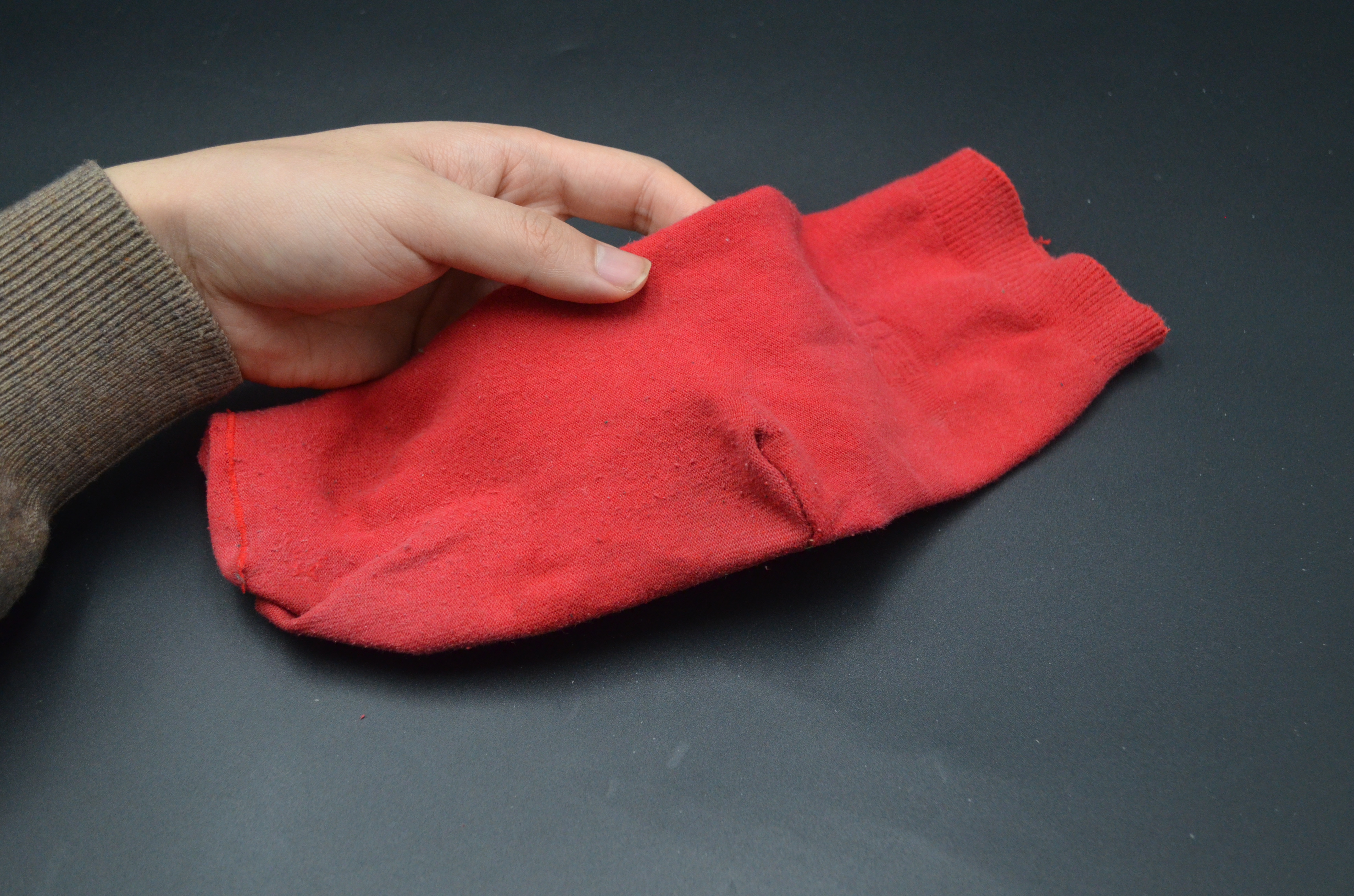 袜子有洞怎么修补无痕,袜子上有个小洞怎么修补