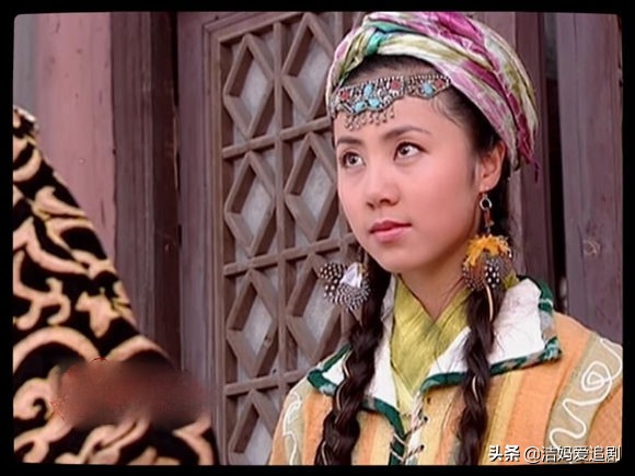 杨紫同款发型双麻花辫子,杨紫同款发型短发麻花辫