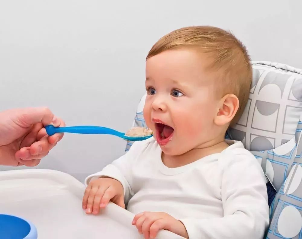 纠正孩子吃饭小妙招,三岁小孩教你玩玩具