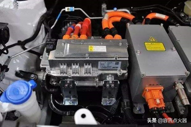 新能源车与燃油汽车泡水问题,混动车长时间纯电行驶损害电瓶吗