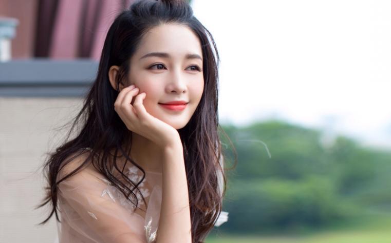 赵薇牙齿做了烤瓷牙吗,吴宣仪牙齿烤瓷牙