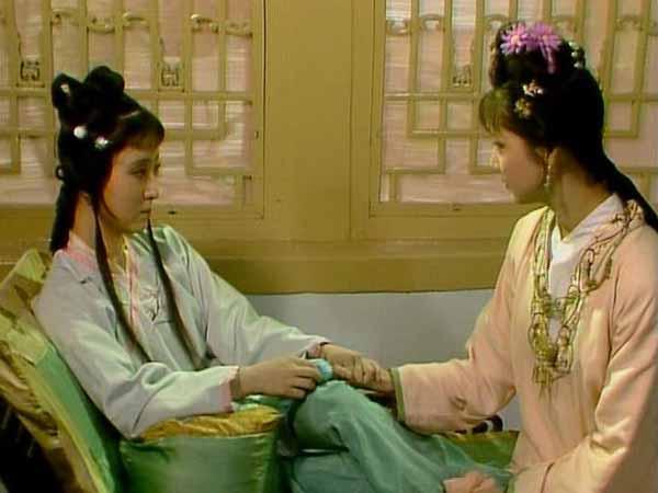 新版宝钗给黛玉送燕窝片段,宝玉为什么不愿意穿雀金裘