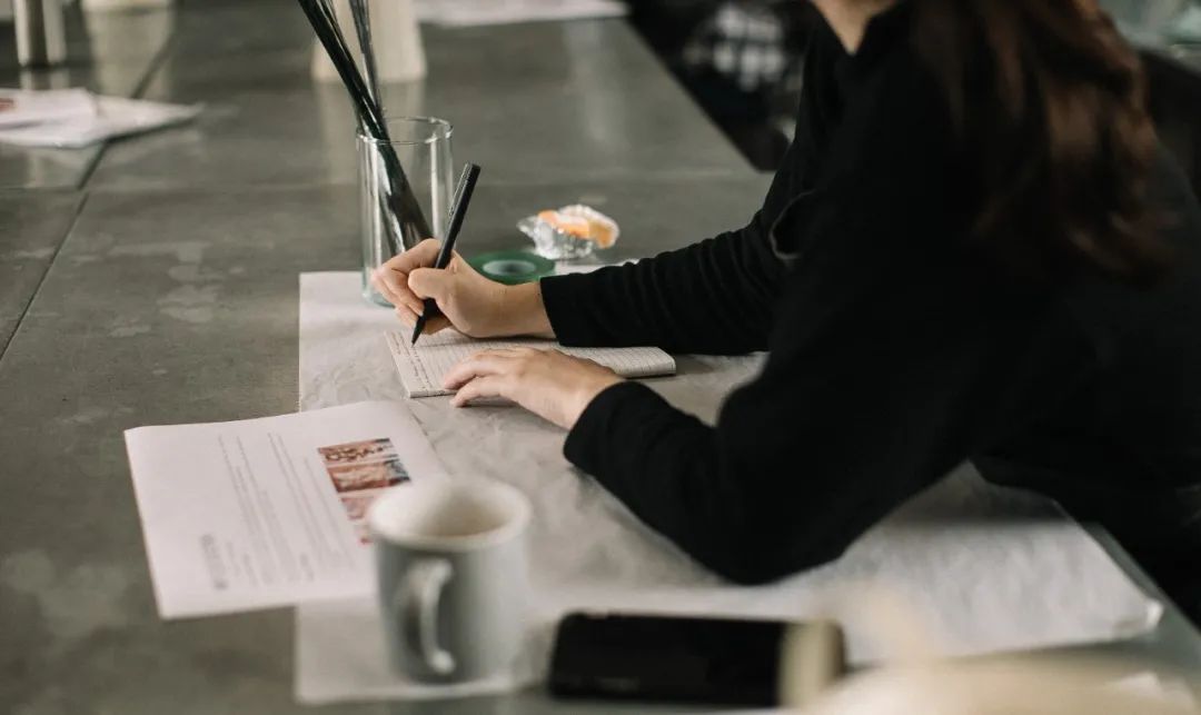 打游戏看书段子,打游戏看综艺的段子