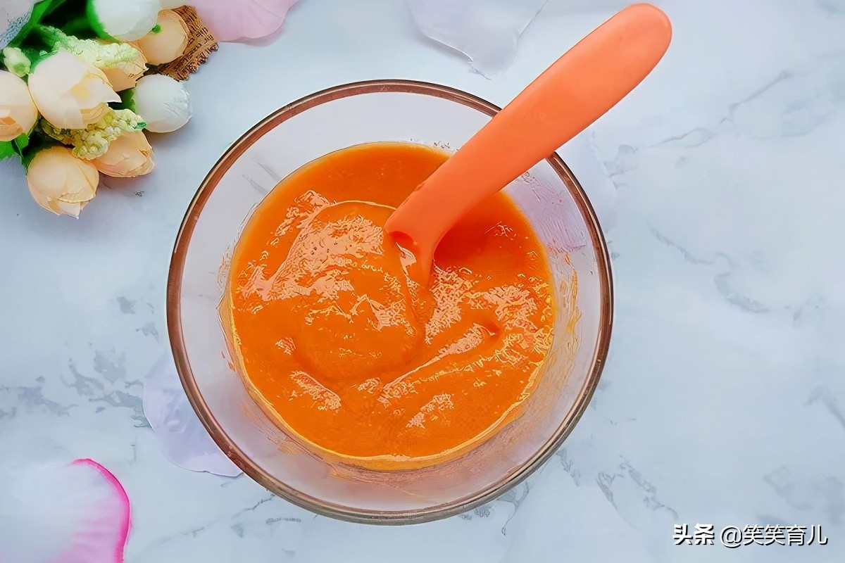 六月龄辅食胡萝卜泥,米粉可以和胡萝卜泥一起拌吗